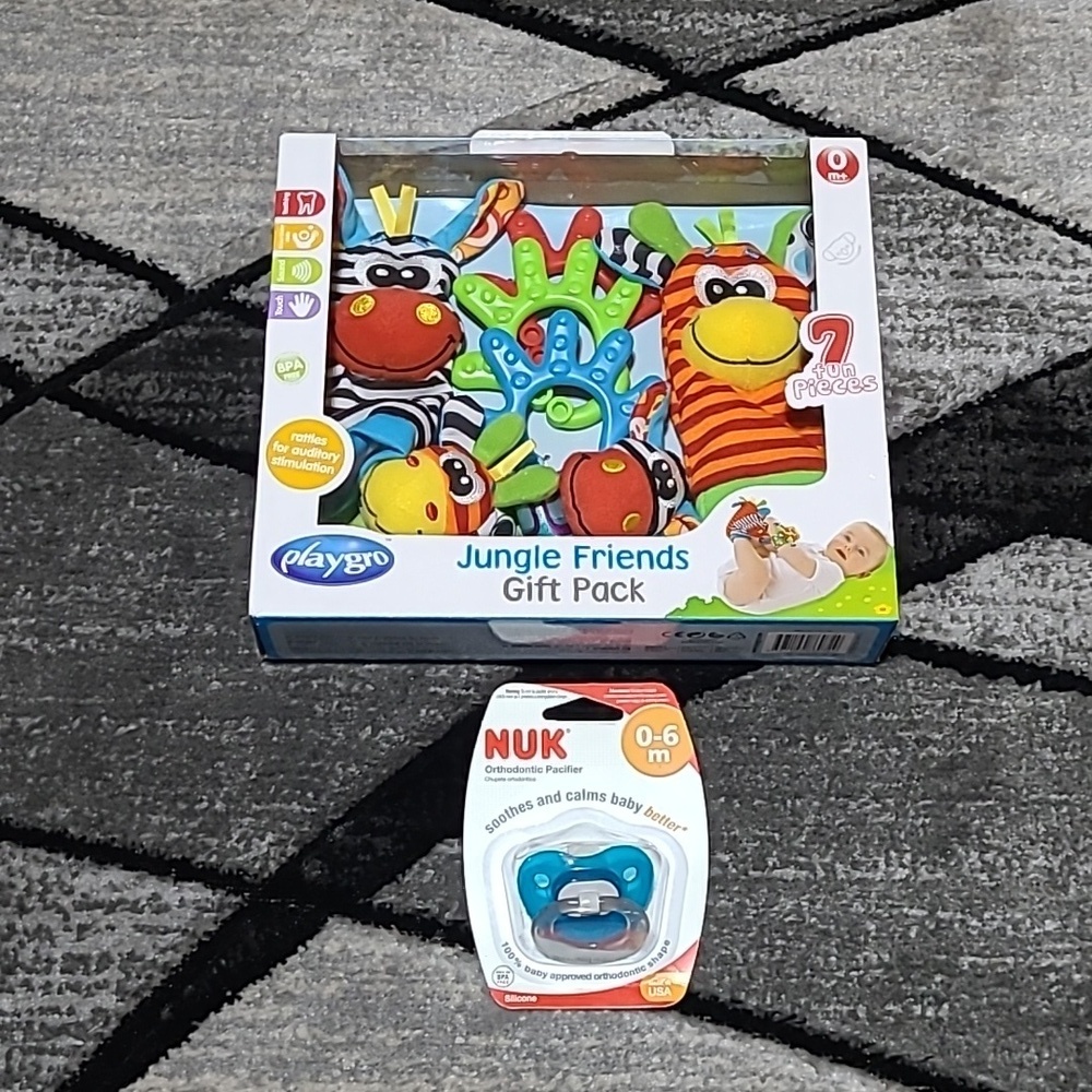 PLAYGRO JUNGLE FRIENDS GIFT PACK & NUK ORTHODONTIC PACIFIER